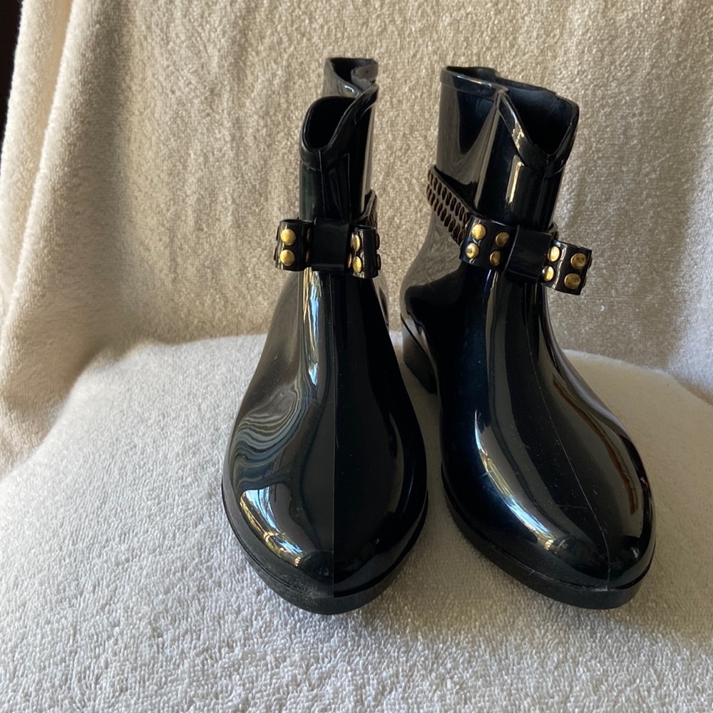 Dizzy Rain Boots